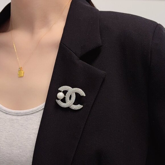 Chanel brooches - Picture 6 of 7